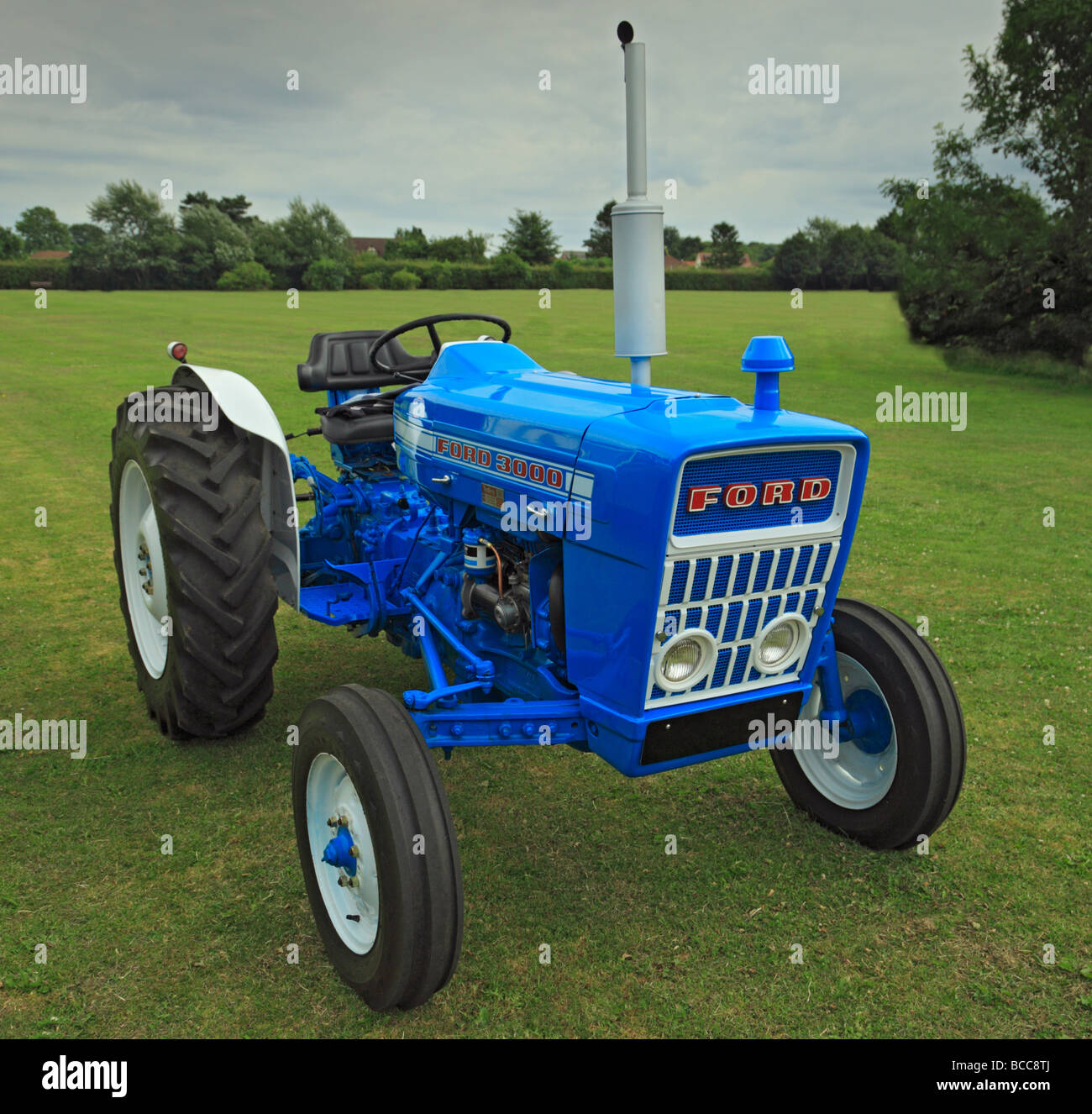 traktor toyota 3000
